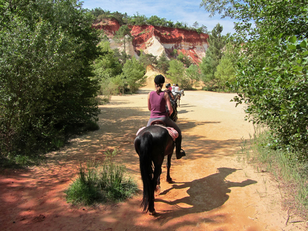 horse riding in Provence into the cliffs